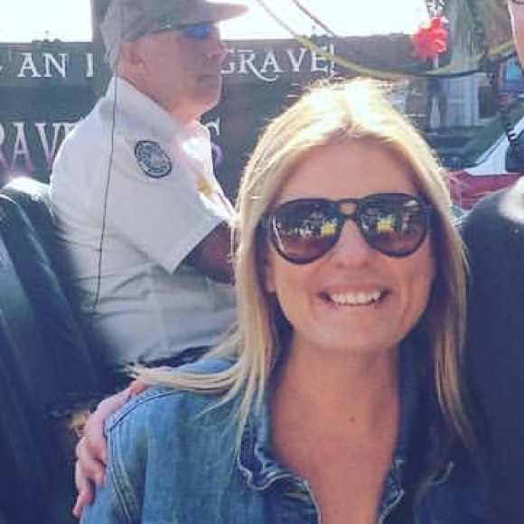 Meet your Posher, Erin - Picture 3 of 4